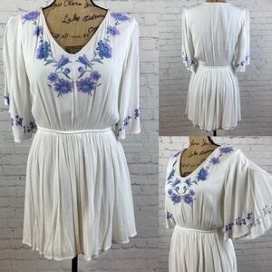 Adam Levine White Crinkly Embroidered Split Sleeve Romper